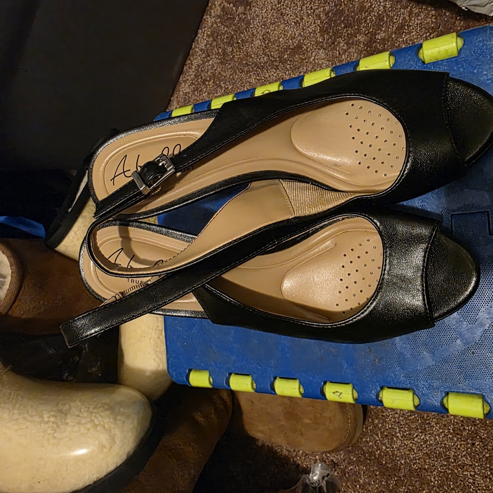 Abella Black Heels Modern Elegance